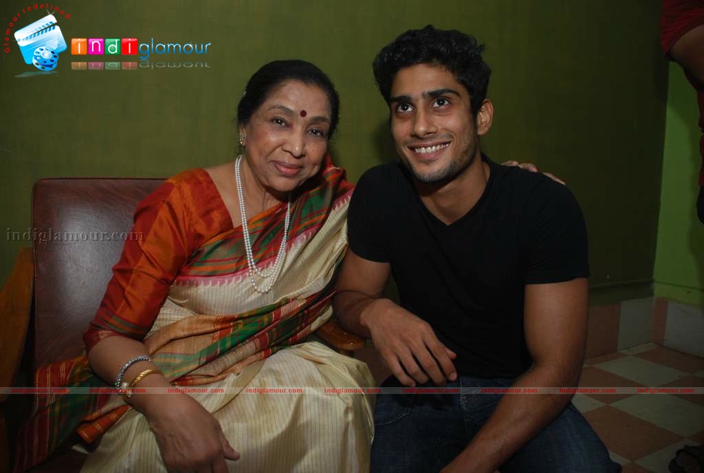 Asha Bhosle and Prateik Babbar at book launch on Smita Patil Event hd photo